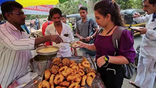 Couple Selling Street Breakfast | 30 Rs/ Plate ( Vada - Idly - Apam ) | Mumbai Street Food