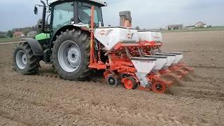 Siew kukurydzy 2016 ||Deutz Fahr Agrofarm 420 & Kuhn Planter 3m||