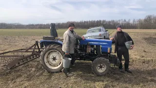 Почали посівну! Сіємо ячмінь з люцерною дідовським способом самою точною сівалкою.