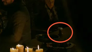 Game of thrones forgot a Starbuck coffee cup on the table while filming-Game of thrones season08×04