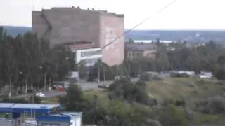 сепаратисты стреляют из миномет возле общежития Славянск