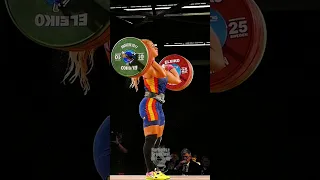 Lydia Valentin 140kg Clean and Jerk at 75kg #slowmotion