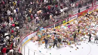 WORLD RECORD!!! - 2022 Hershey Bears Teddy Bear Toss - 52,341 Stuffed Animals