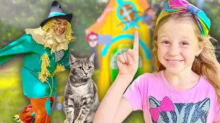 Nastya menyelamatkan kucing dan cerita Halloween