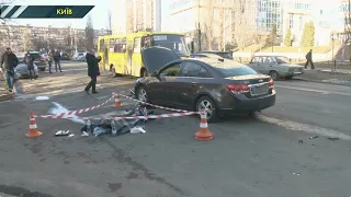 У Києві водію стало зле за кермом і машина вилетіла на зустрічну