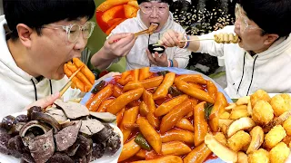 Let’s Get Unlimited Refills of Old School Tteokbokki with Only 3 Dollars! KOREAN MUKBANG