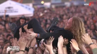 DARK TRANQUILLITY || Misery's Crown (MIKAEL STANNE CROWDSURFING @ SUMMER BREEZE 2017)