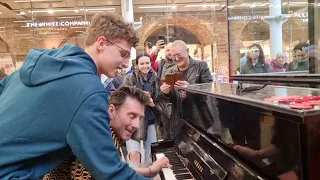 I Joined A BOOGIE WOOGIE PRO At The Public Piano