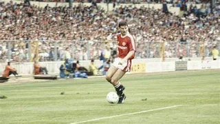 Denis Irwin's Story: The Silent Sentinel - A Tale of Defensive Mastery and Quiet Brilliance