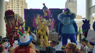 Slider and The Dogs Uptown Funk Cleveland Indians Mascots Live 8/19/2018 Progressive Field w/Friends