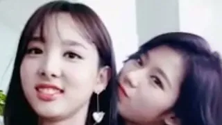 Sana kissing Nayeon and Jihyo