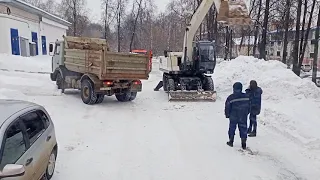 Вывозим снег!!!Море снега нападало в январе..