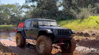 Rc Axial SCX10 III Jeep Gladiator mud baths at Akamas