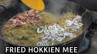 Charcoal Fried Hokkien Mee in Singapore | SINGAPORE HAWKER FOOD | Singapore Street Food