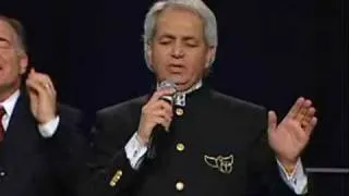 Benny Hinn sings "Let Your Glory Fill This House"