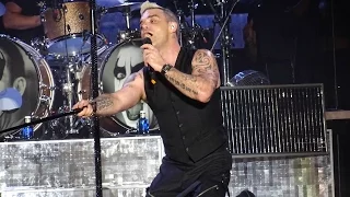 Robbie Williams - Let Me Entertain You @ Hard Rock Rising 2015