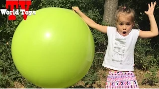 Надуваем и лопаем гигантский воздушный шарик Inflates and bursts giant ball