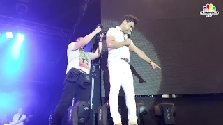 ZEZE DI CAMARGO & LUCIANO SE EMOCIONAM E ADOTAM CACHORRO EM SHOW DE RÉVEILLON 2020 EM JABOATÃO - PE