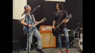 Welcome to the Jungle - Richard Fortus & Lukas Colagross at Rock Camp