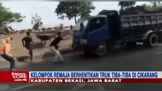 Kelompok Remaja di Bekasi Hadang Truk Demi Konten, Satu Orang Tewas Tertabrak #iNewsSore 14/07