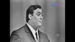 Pavarotti - La Donna e Mobile - Verdi's Rigoletto (Moscow, 1964)