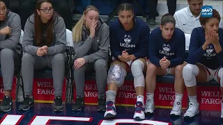 Azzi Fudd RE-INJURES Knee In Win, Gives Mom & Dad Thumbs Up | #4 UConn Huskies Women's Basketball