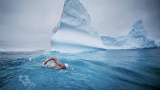Этот британец проплыл под ледниками в одних плавках