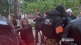 В Одесі правоохоронці викрили двох співробітників поліції охорони, які налагодили діяльність борделю