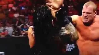 WWE Raw 5/11/15 Roman Reigns vs Kane