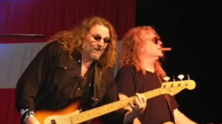 "Walk Softly On This Heart Of Mine" Lyrics - The Kentucky Headhunters