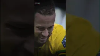 Lesão de Neymar no tornozelo em jogo contra a Sérvia pela copa do Mundo.