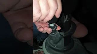 How to change the gear lever on Opel Vivaro [ITA]