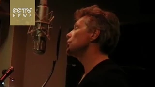 Rock star Bon Jovi sings Chinese classic, The Moon Represents My Heart