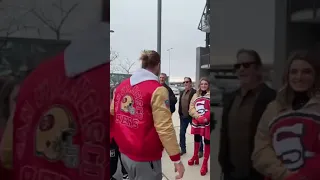 #Eagles fans gas the shit out of #Chargers De Joey Bosa while wearing #49ers gear