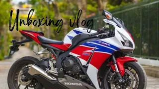 Unboxing Honda CBR 1000RR FireBlade 1/18 Scale Model