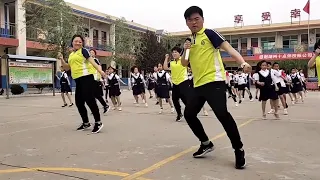 교장 선생님의 셔플댄스 Shuffle dance of school principal 校园鬼步舞 上了央视节目还到首都北京天安门跳
