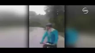 Video muestra a ciclista escapando de aluvión de Villa Santa Lucía - CHV NOTICIAS