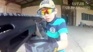 Ребёнок стреляет первый раз|Kid shooting at first time