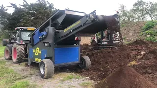 Mobile Screener producing Topsoil