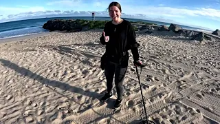 Beach Metal Detecting, Massive cut and a tonne of laughs!