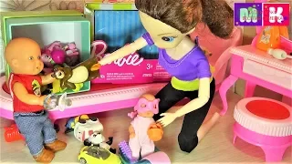 MAX GAZINE give the toy. Katya and Max are a hilarious family. Cartoons with dolls.