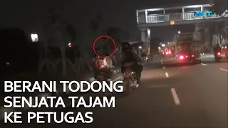 Para Remaja Ini Tidak Kooperatif Saat Ditanya Petugas Ternyata Sedang Mencari Lawan Tawuran - 86