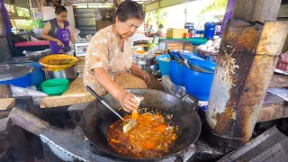 85 Years-Old - PAD THAI LEGEND! (No Shrimp, No Tofu)