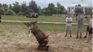 Полоса препятствий, бои без правил и ножевой бой: в Харькове прошел спортивный турнир полка "Азов"