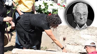 NAJDIRLJIVIJA SCENA na sahrani Branka Cvejića. Ćerka je u grob spustila jedan predmet