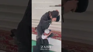 Zabit Magomedsharipov doing a Suloev stretch