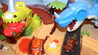 Mattel Disney Cars on the Road Dino Playground Playset - Cave Lightning McQueen, Spinocrankshaftorex
