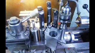 Блок в резцедержатель под инструмент. machining a part on a lathe