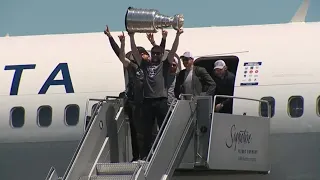 Colorado Avalanche arrive back in Denver after winning Stanley Cup