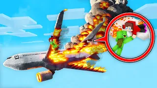 JJ Saved Mikey in the AIRPLANE CRASH in Minecraft (Maizen)